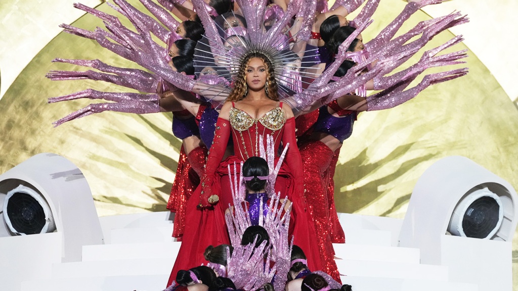 Beyoncé Performs Dubai Concert, Duets With Blue Ivy – The Hollywood Reporter