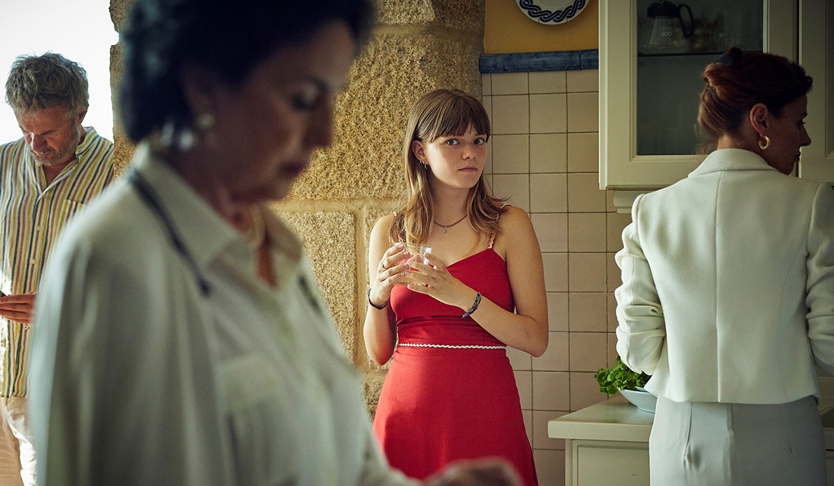 Carla Simón’s Poetic Portrait Of A Family Trying To Forget [Cannes]