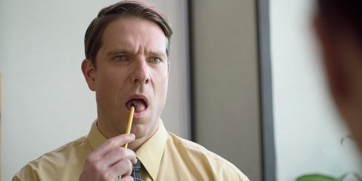 This Dark Comedy Wastes Several Outstanding Actors On Surface-Level Jokes & A Disappointing Story