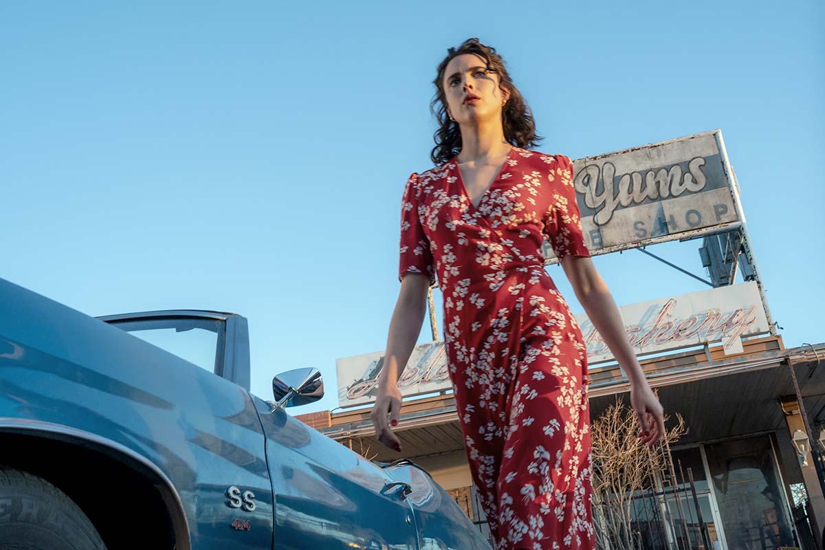 Margaret Qualley Sleuths, Seduces & Struts Through Ethan Coen’s Shaggy, Lesbian Noir-Comedy [Cannes]