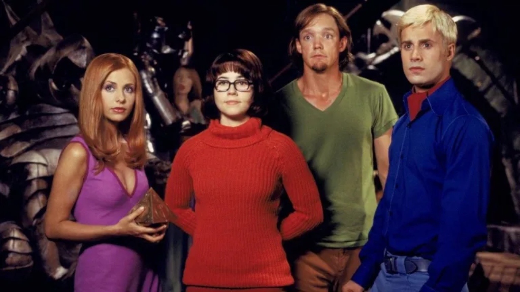 Sarah Michelle Gellar Says Positively Steamy Kiss Was Cut From 2002 Scooby-Doo
